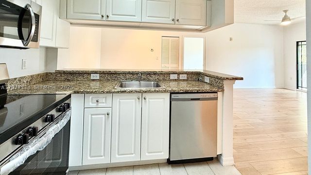 2806 Veronia Dr 303, Palm Beach Gardens, FL 33410