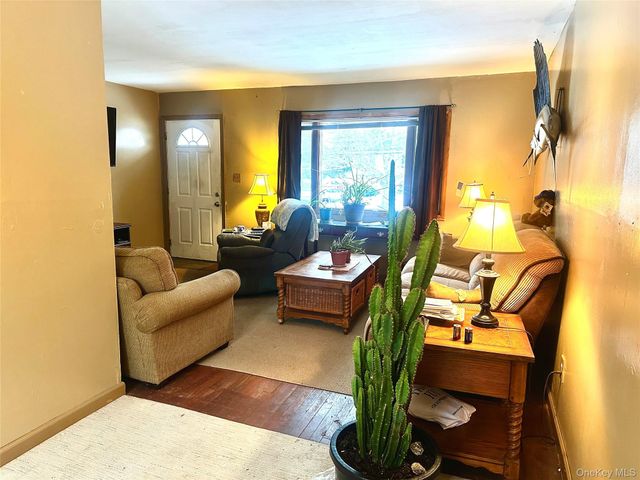 65 Rock Road, Islip Terrace, NY 11752