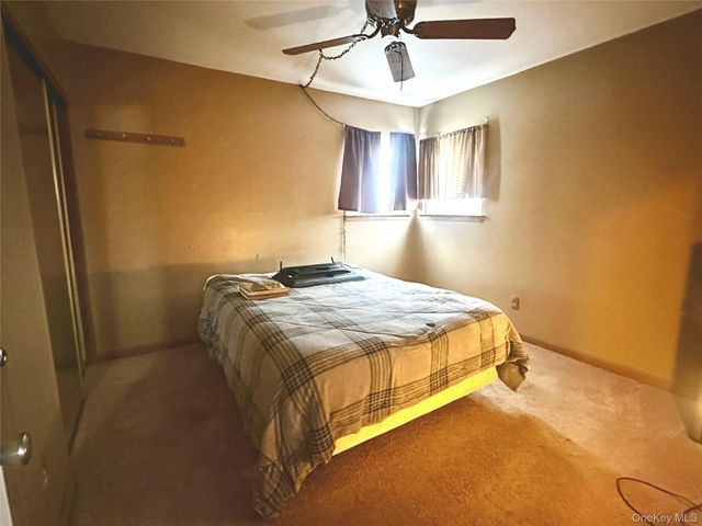 65 Rock Road, Islip Terrace, NY 11752