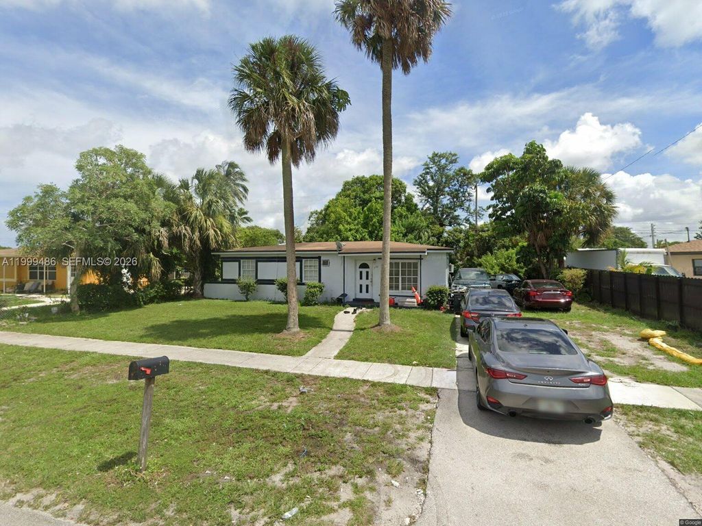 3380 NW 8th St, Lauderhill, FL 33311