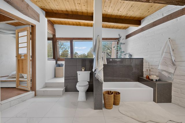 3232 Don Quixote, Albuquerque, NM 87104