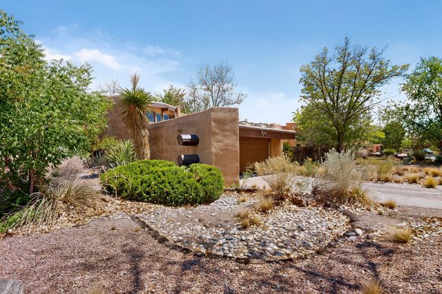3232 Don Quixote, Albuquerque, NM 87104