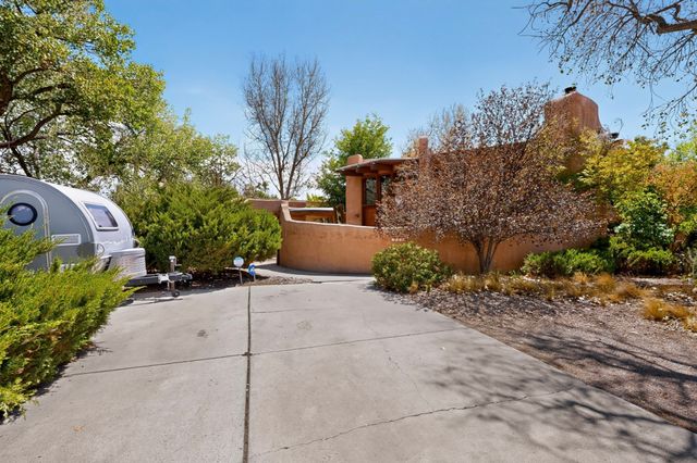 3232 Don Quixote, Albuquerque, NM 87104