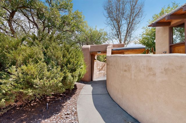 3232 Don Quixote, Albuquerque, NM 87104