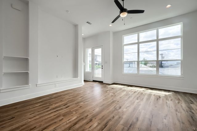 13325 Bee Street 406, Farmers Branch, TX 75234