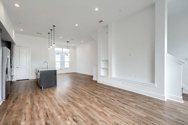 13325 Bee Street 406, Farmers Branch, TX 75234
