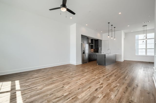 13325 Bee Street 406, Farmers Branch, TX 75234