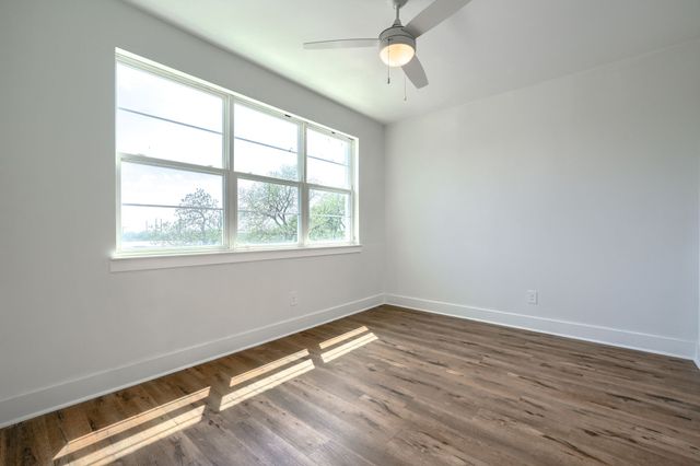 13325 Bee Street 406, Farmers Branch, TX 75234