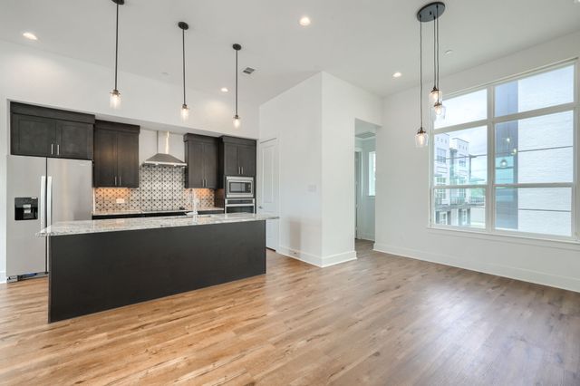 13325 Bee Street 406, Farmers Branch, TX 75234