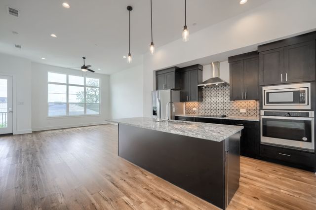13325 Bee Street 406, Farmers Branch, TX 75234