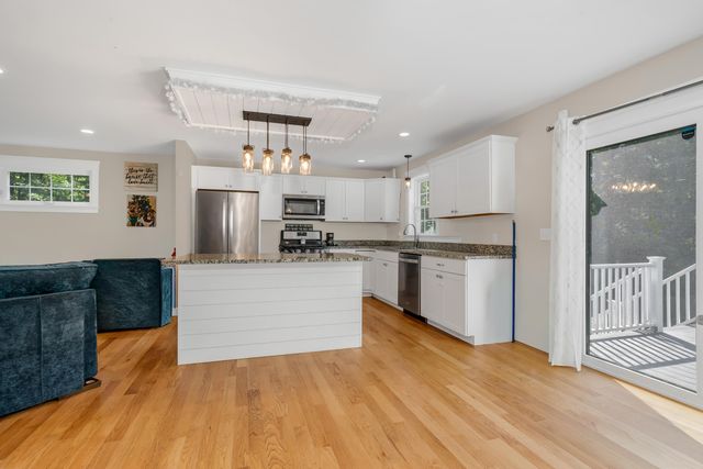 130 Concord Road, Lee, NH 03861
