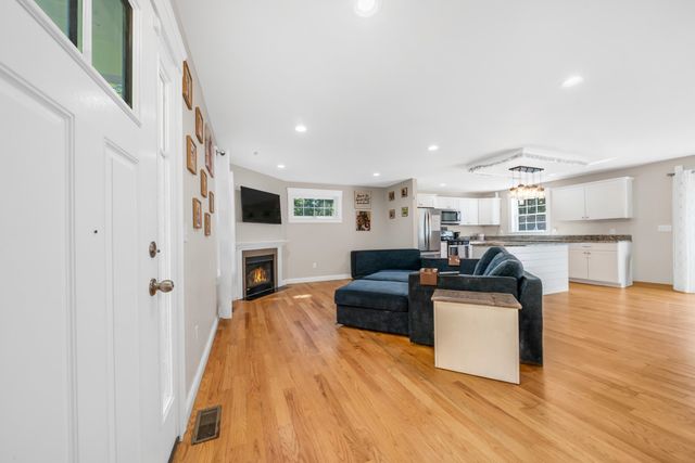 130 Concord Road, Lee, NH 03861