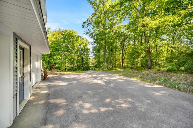 130 Concord Road, Lee, NH 03861