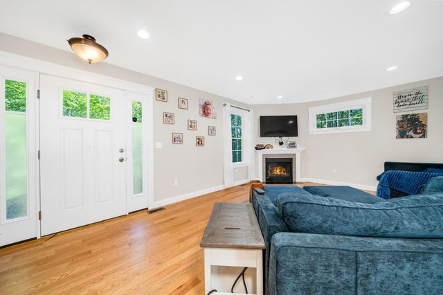 130 Concord Road, Lee, NH 03861