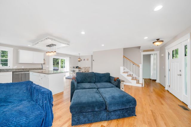 130 Concord Road, Lee, NH 03861