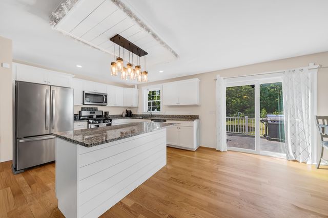130 Concord Road, Lee, NH 03861