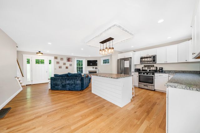 130 Concord Road, Lee, NH 03861