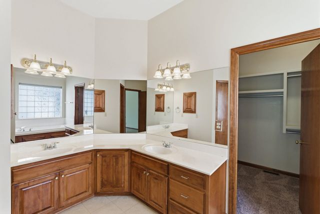 12740 E Bradford Circle, Wichita, KS 67206