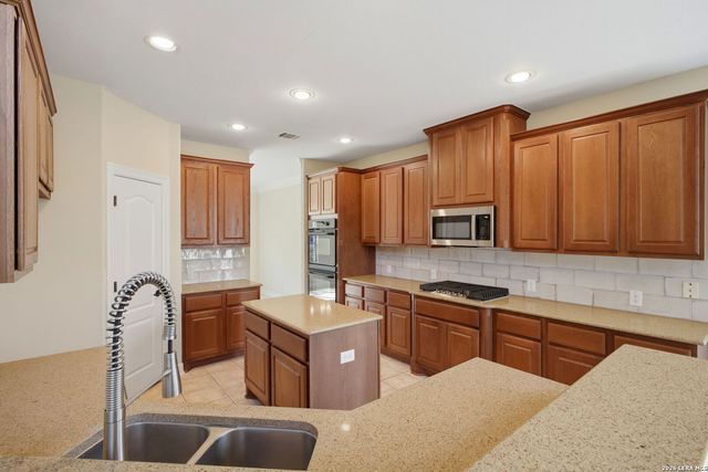 522 Heather Ridge, San Antonio, TX 78260