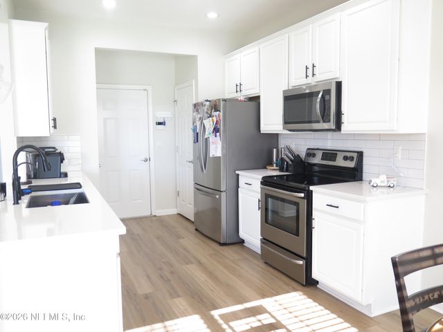 6412 AUTUMN BERRY Circle, Jacksonville, FL 32258