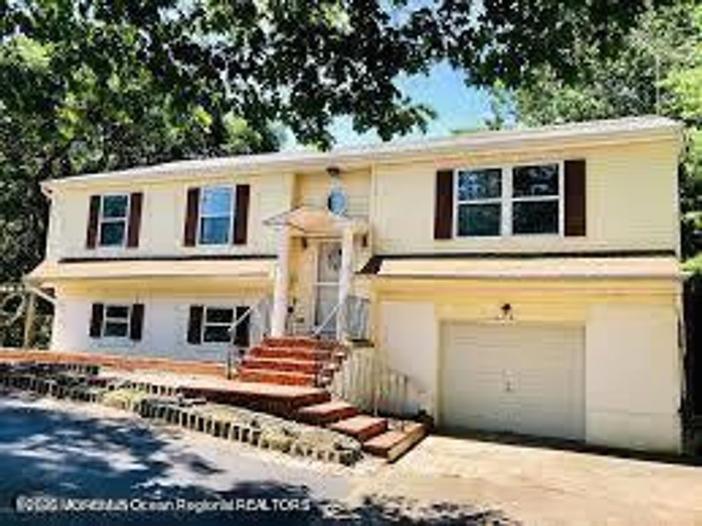 176 Whalepond Road, Oakhurst, NJ 07755