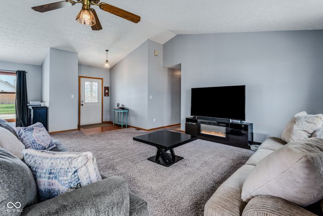 3316 Cox Lane, Columbus, IN 47203