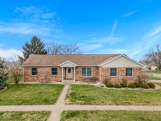 3316 Cox Lane, Columbus, IN 47203