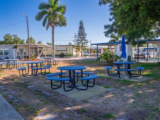 401 DENICE DRIVE 401, Seminole, FL 33772