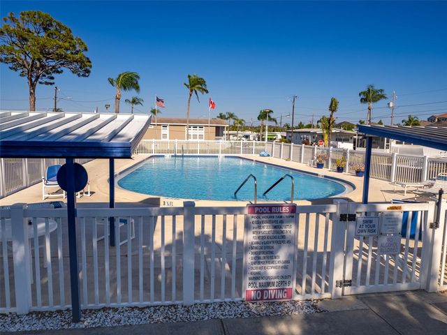 401 DENICE DRIVE 401, Seminole, FL 33772
