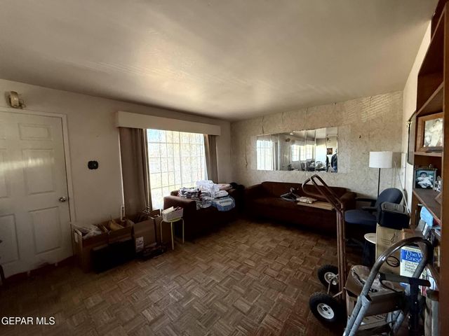 228 MANGO Road, El Paso, TX 79915