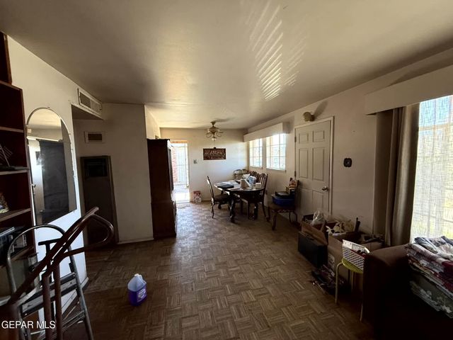 228 MANGO Road, El Paso, TX 79915