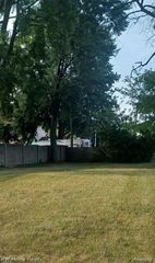 1147 E Granet Avenue, Hazel Park, MI 48030