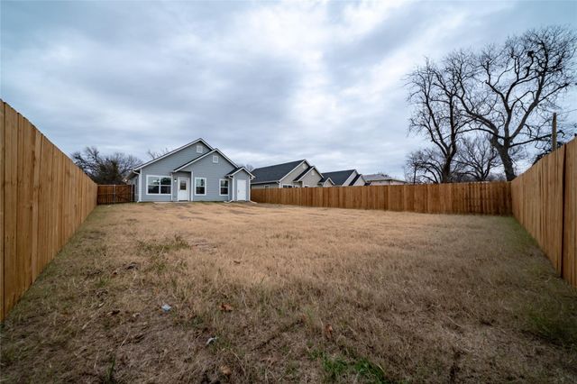 1030 W Gandy Street, Denison, TX 75020