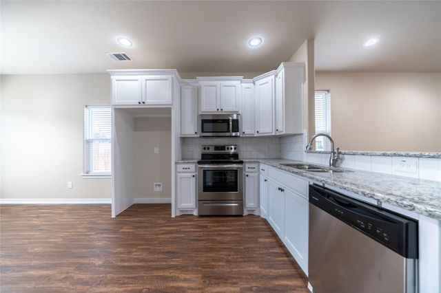 1030 W Gandy Street, Denison, TX 75020