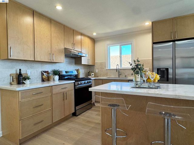 908 Higate Dr, Daly City, CA 94015