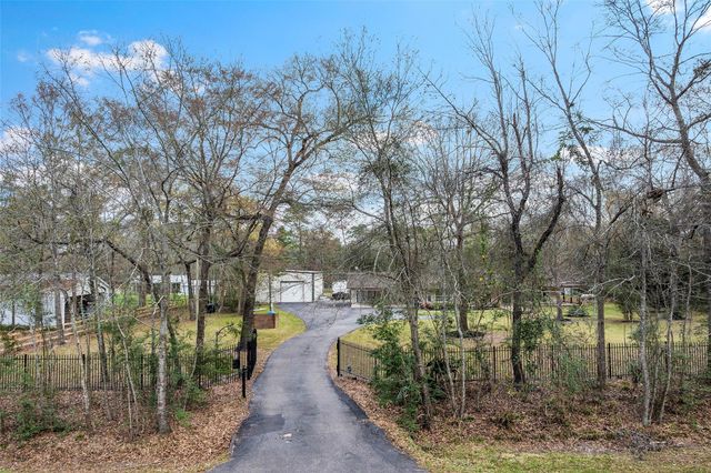 9910 Caddo Trail, Magnolia, TX 77354