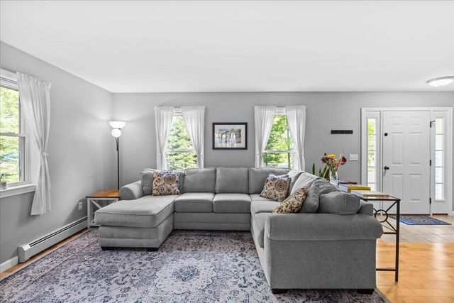 4 Greenbriar Drive, Essex, VT 05452