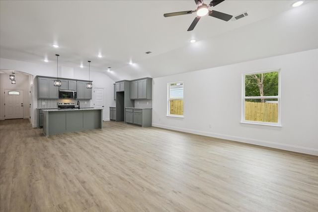 111 N Oak Street, Ector, TX 75439