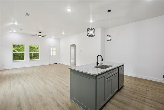 111 N Oak Street, Ector, TX 75439