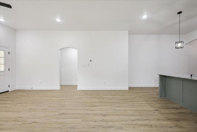 111 N Oak Street, Ector, TX 75439