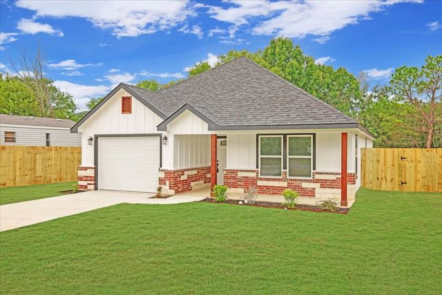 111 N Oak Street, Ector, TX 75439