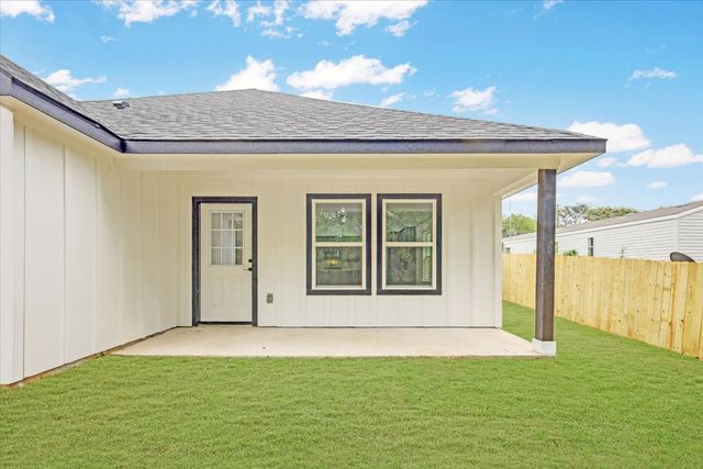 111 N Oak Street, Ector, TX 75439