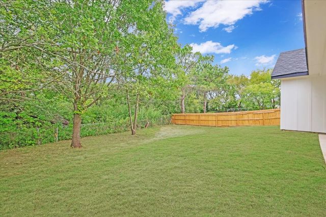 111 N Oak Street, Ector, TX 75439