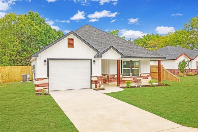 111 N Oak Street, Ector, TX 75439