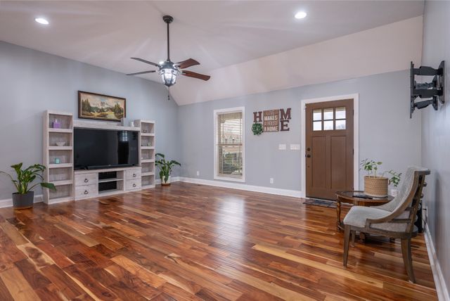 107 Red Gate Ct, Wartrace, TN 37183