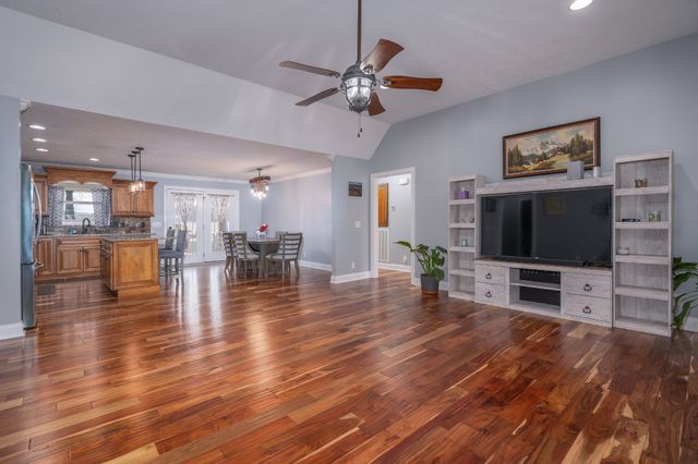 107 Red Gate Ct, Wartrace, TN 37183