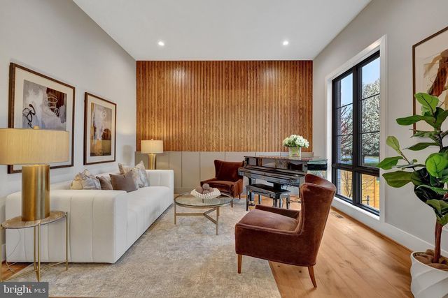 1100 BALLS HILL RD, Mclean, VA 22101