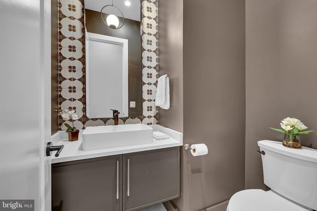 1100 BALLS HILL RD, Mclean, VA 22101