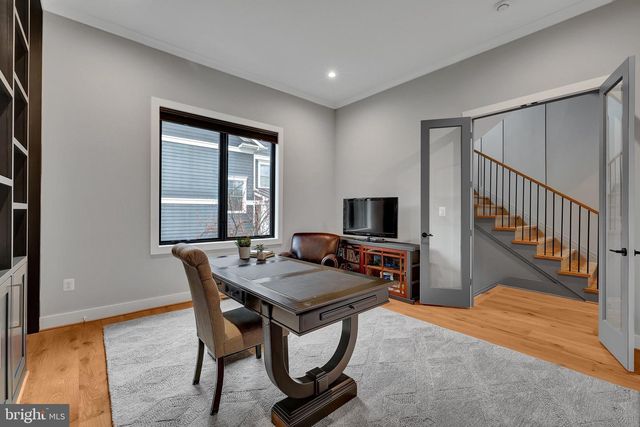 1100 BALLS HILL RD, Mclean, VA 22101