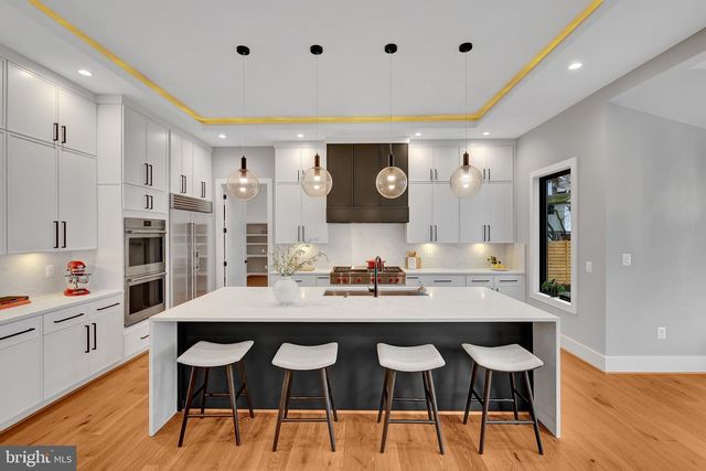 1100 BALLS HILL RD, Mclean, VA 22101